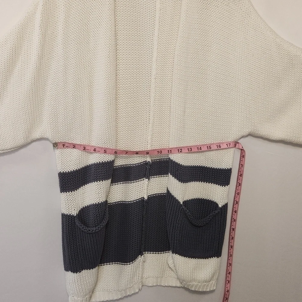Fresh Produce Size XS/S White Grey Loose Knit Slouchy Front Pockets Cardigan